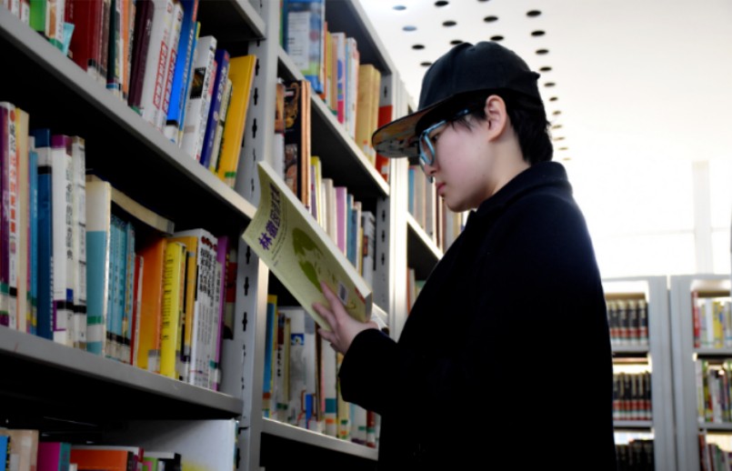 Student Story | | Read Thousands of Books, and also Travel Thousands of Miles